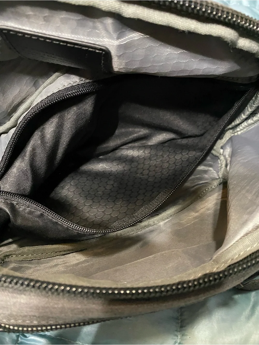 EUC Mens Tumi Black Leather-Front Sling.  Retail $450